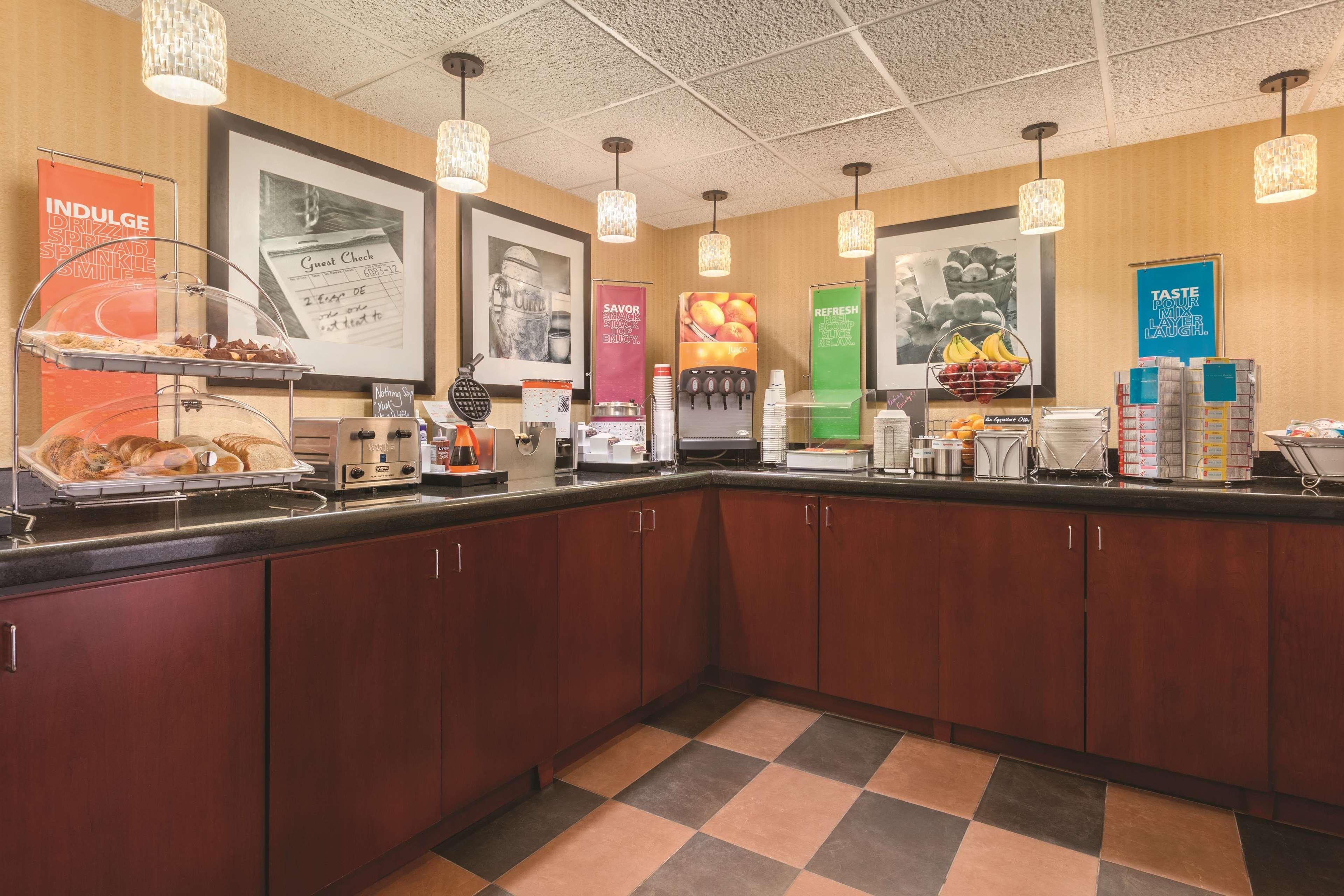 Hampton Inn Des Moines-Airport Buitenkant foto