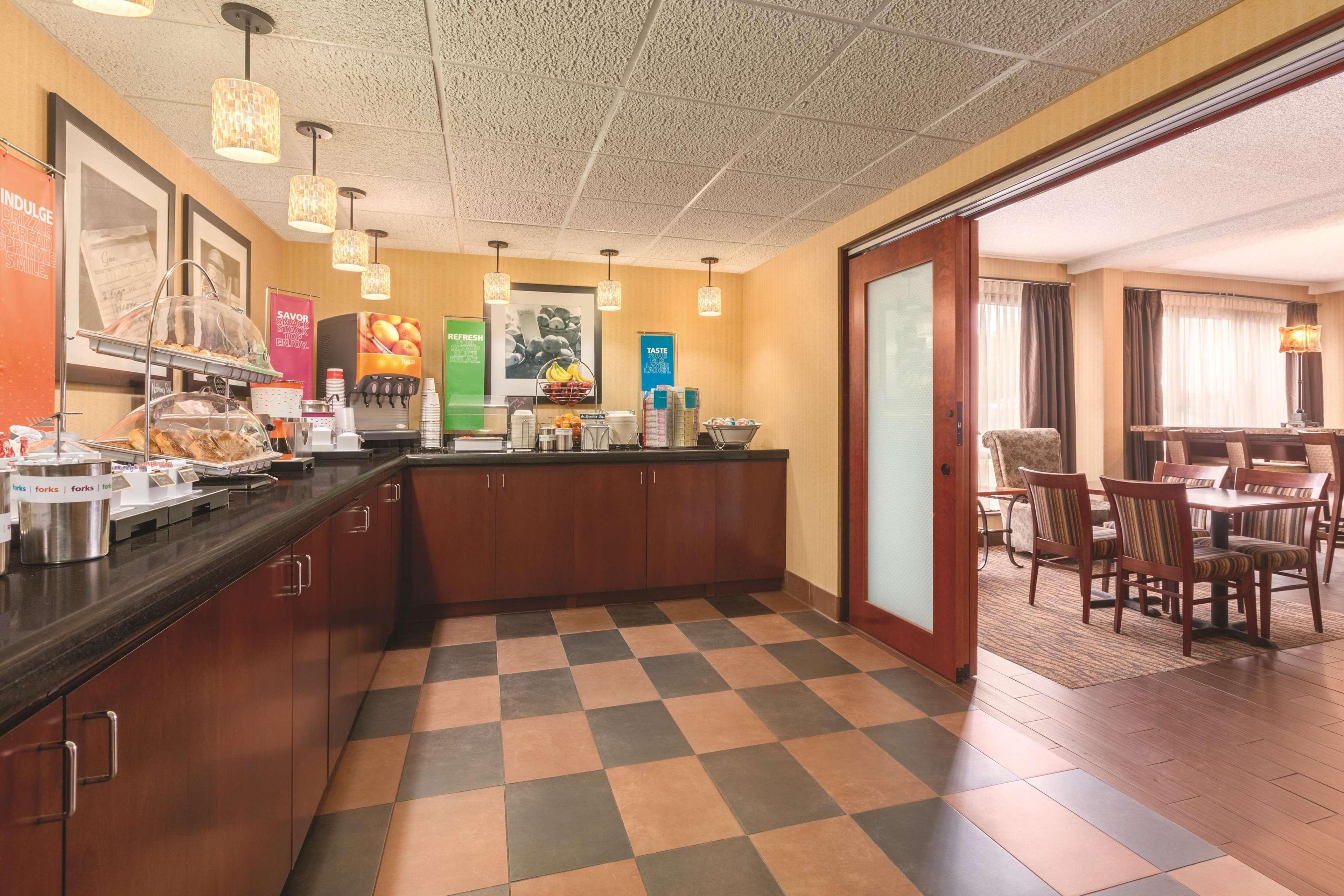 Hampton Inn Des Moines-Airport Buitenkant foto