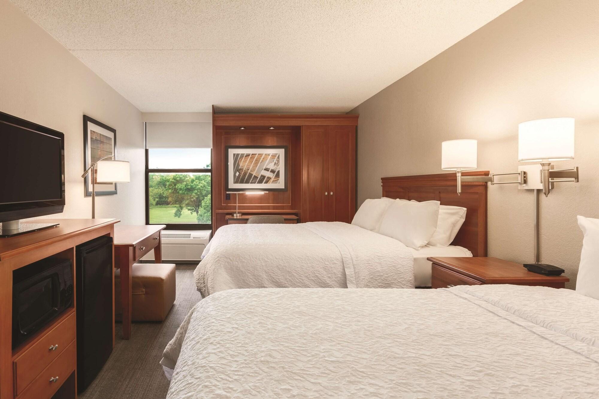 Hampton Inn Des Moines-Airport Buitenkant foto