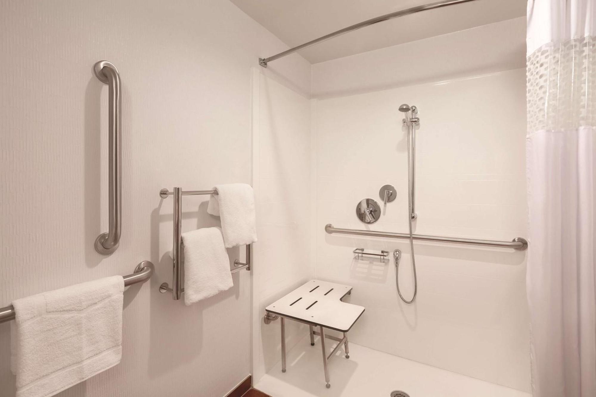 Hampton Inn Des Moines-Airport Buitenkant foto