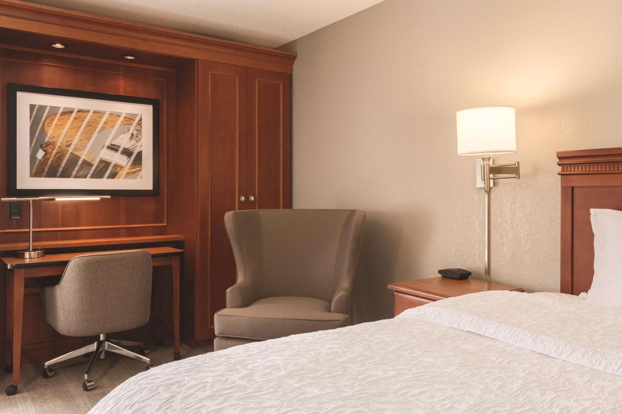 Hampton Inn Des Moines-Airport Buitenkant foto