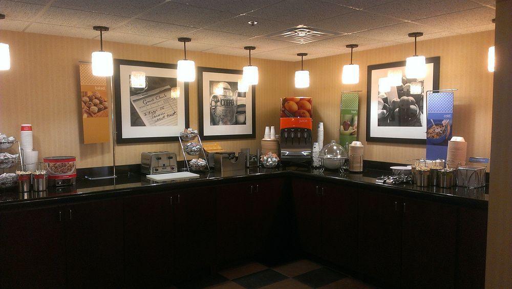 Hampton Inn Des Moines-Airport Buitenkant foto